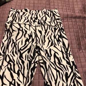 Size 4 Zyia Luxe tights with side pockets